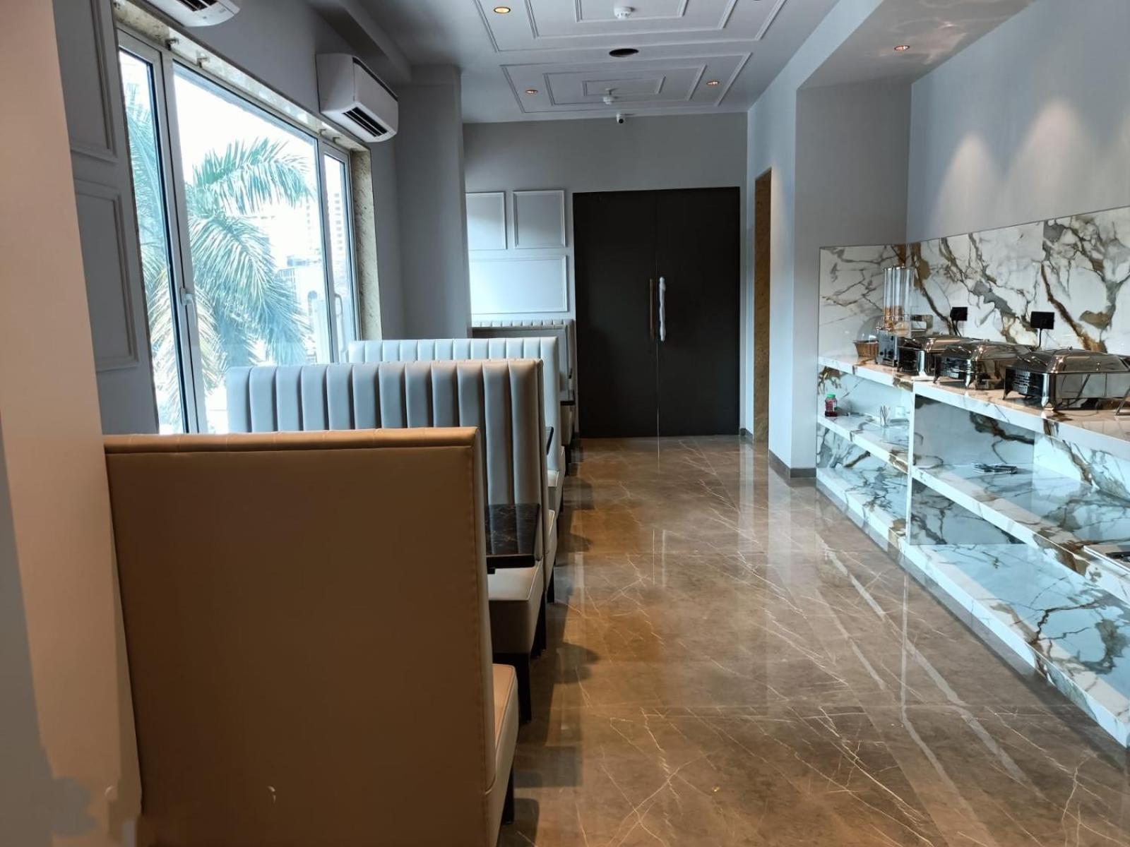 J Hotel And Banquets 뭄바이 외부 사진