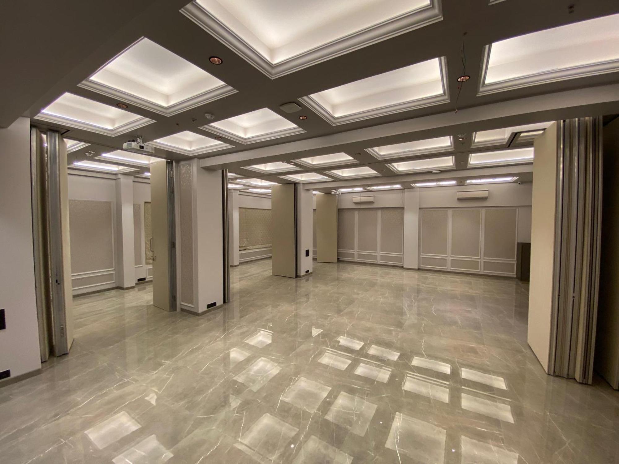 J Hotel And Banquets 뭄바이 외부 사진